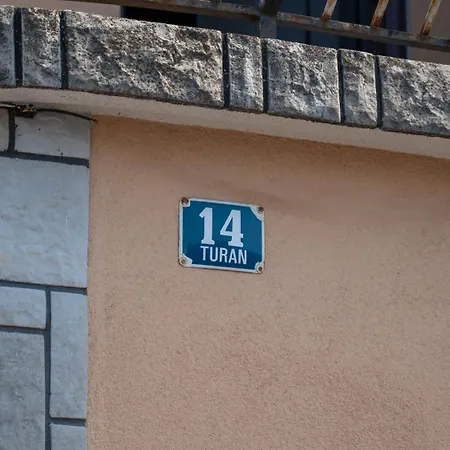 Paradiso Apartment *